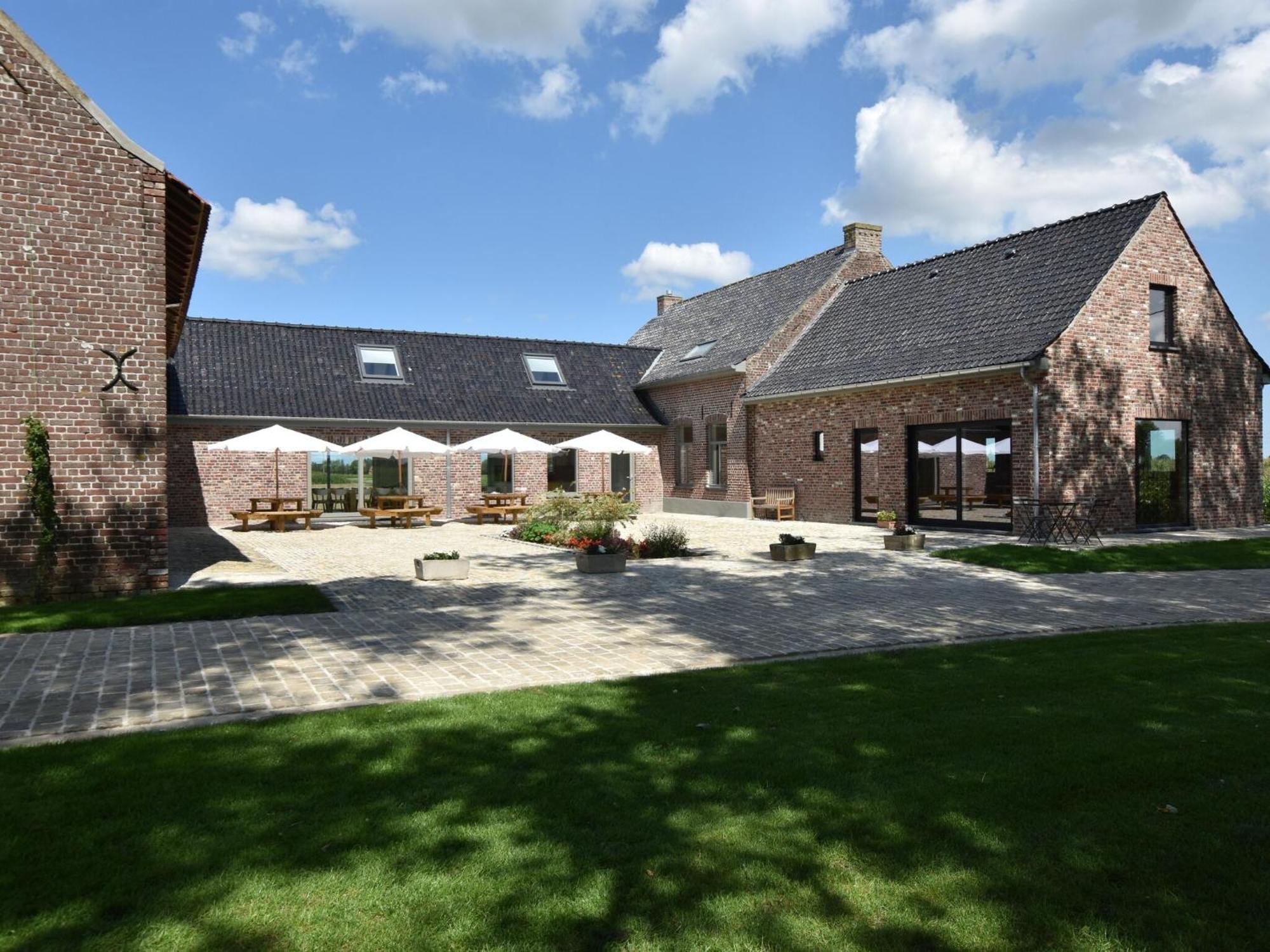 Spacious Holiday Home With Pond In Poperinge Roesbrugge-Haringe Exterior foto